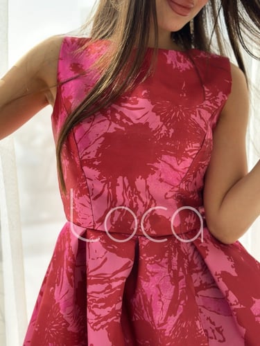 فستان مشجر مميز بطيات على الخصر