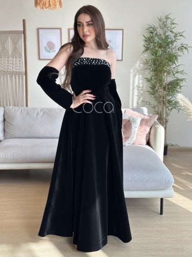 فستان اسود ناعم من الجوخ