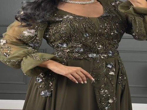 فستان غصون الورد بلون زيتي مطرز