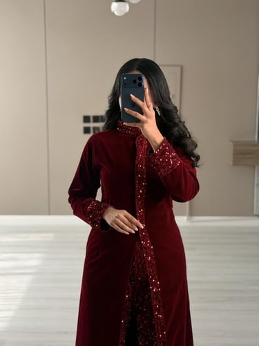 طقم مخمل عنابي مطرز فاخر تصميم لوكا