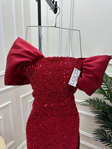 فستان سهرة احمر طويل مطرز بخرز لامع بقصة حورية الب...