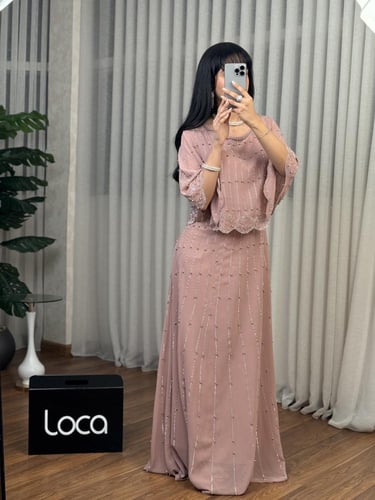 فستان سهره بتصميم راقي باللون الوردي
