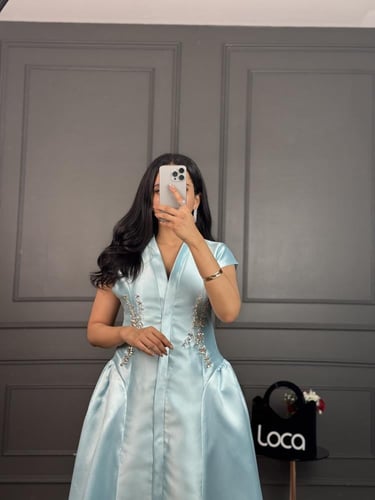 فستان ميدي وبتطريز انيق ولون تيفاني من لوكا فاشن