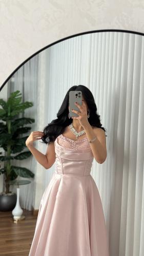 فسان سهره راقي بلون وردي بتصميم لوكا فاشن