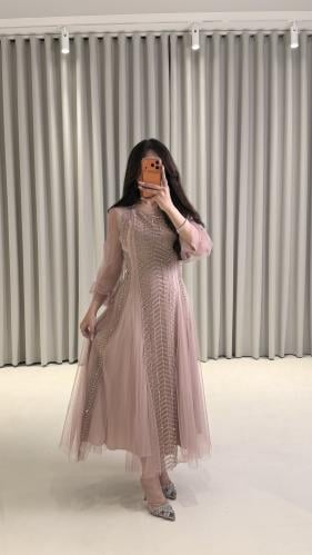 فستان ناعم وأنيق بقصه ناعمه