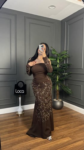 فستان سهره بتصميم ماسك وتطريز فخم باللون البني من...