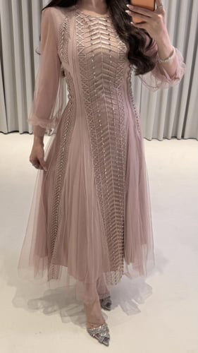 فستان ناعم وأنيق بقصه ناعمه