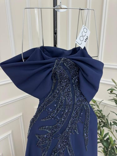 فستان كحلي بتطريز