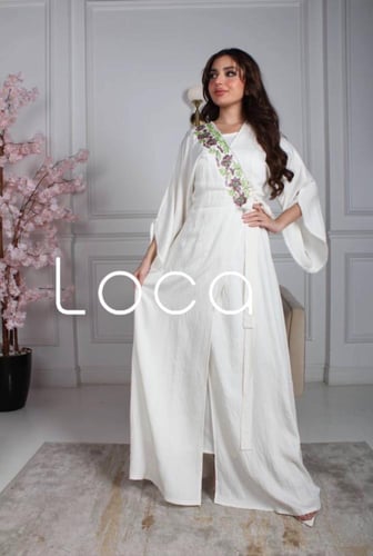 جلابية بنمط مميز باللون الأبيض