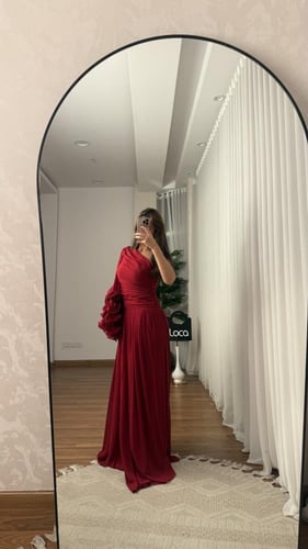 فستان ناعم بتصميم مميز من لوكا فاشن