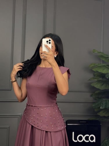 فستان ناعم بقصه مميزه