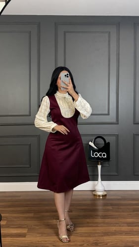 فستان قصير بلون برغندي من لوكا فاشن