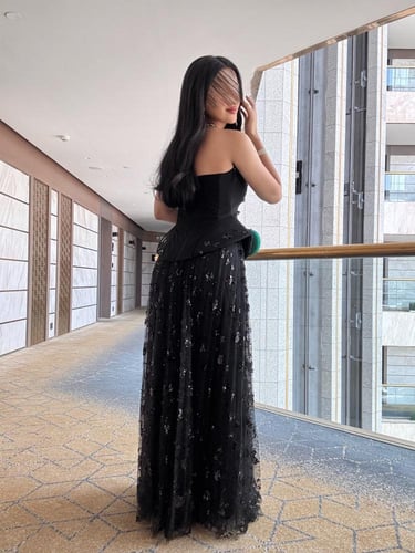 فستان اسود دبل كلوش بكورسيه