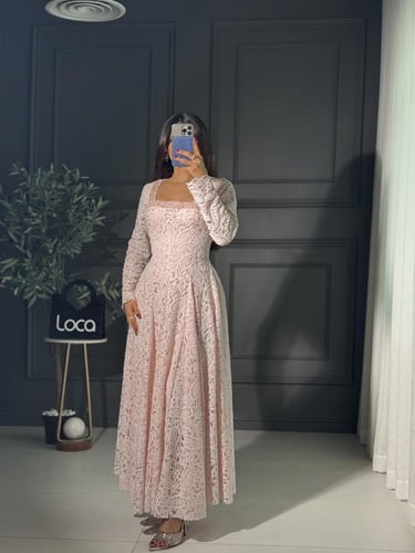 فستان دانتيل مطرز مميز وراقي