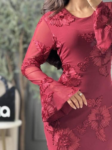 فستان ناعم بلون احمر من لوكا