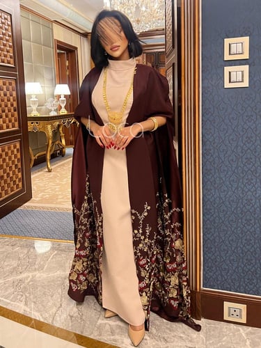 جلابيه مع بشت جوخ انيق بتطريز فخم من لوكا فاشن