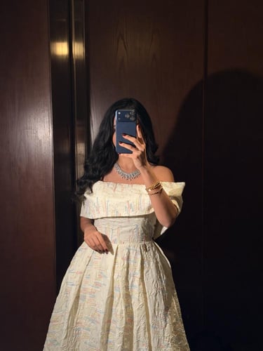 فستان بيج بتصميم ميدي مكشوف الاكتاف راقي