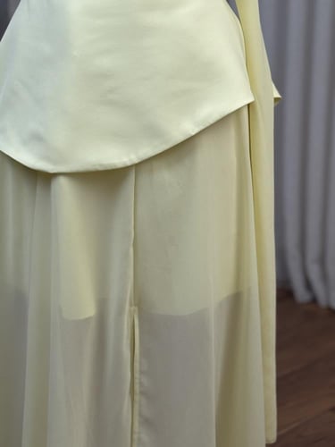 فستان ناعم باللون الاصفر