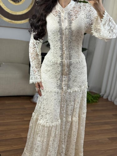 فستان راقي دانتيل بتفاصيل فخمة