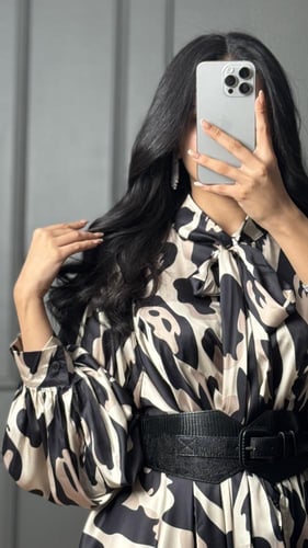 فستان ناعم مع حزام اسود