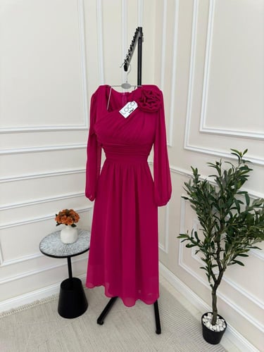 فستان ناعم باللون الفوشي