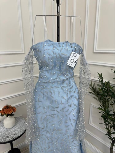 فستان سهره سماوي مع أكمام