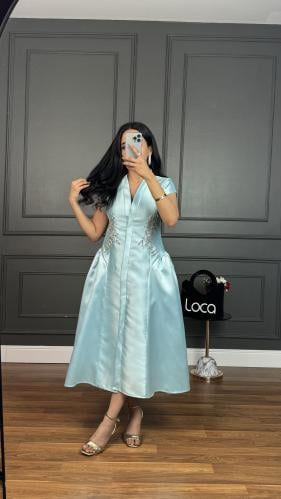 فستان ميدي وبتطريز انيق ولون تيفاني من لوكا فاشن