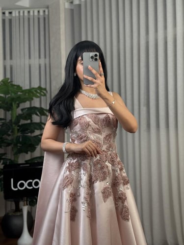 فستان سهره مطرز بتصنيم ناعم