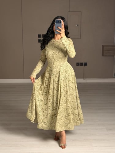 فستان دانتيل ناعم