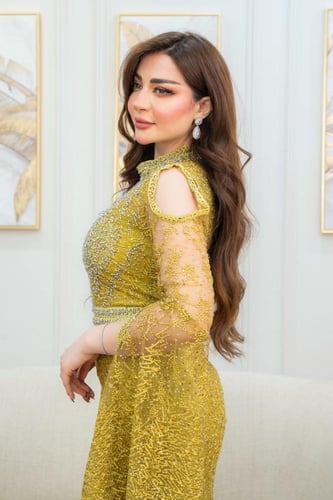 فستان سهره مطرز كامل لون زيتي بتصميم لوكا فاشن