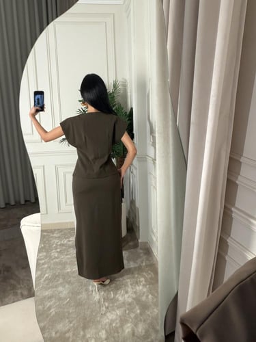 طقم ناعم بلوزه وتنوره مع فتحه جانبيه