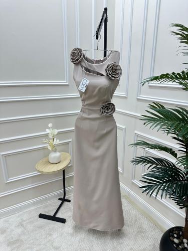 فستان ناعم بقصه مميزة