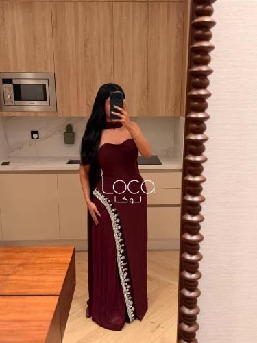 فستان سهرة خمري ماكسي بشال شيفون