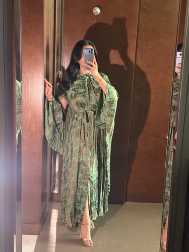 فستان ناعم بقصه واسعه