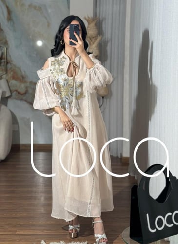 جلابية باللون البيج