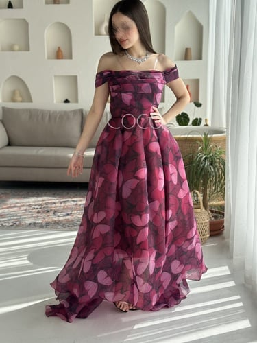 فستان مميز بطبعات فراشات