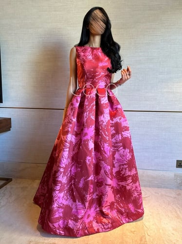 فستان مشجر مميز بطيات على الخصر