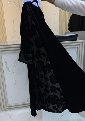 عبايه مخمل اسود مع شيفون مخمل مبطن