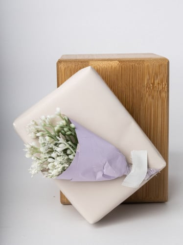 تغليف انيق مع امكانية اضافة باركود اغنية او عباره