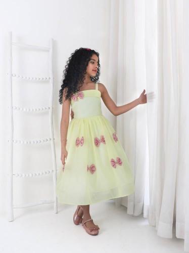 فستان بالوان زاهيه بلمسات مميزه من