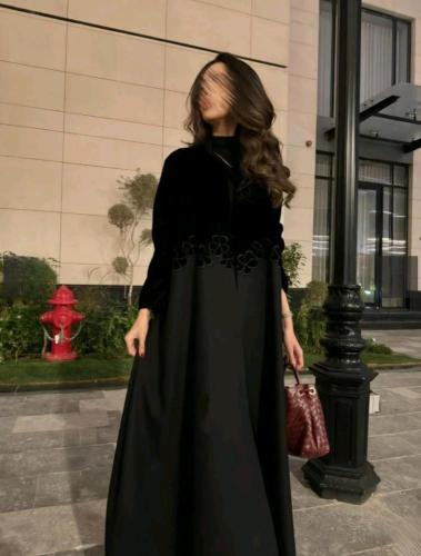 عبايه تص كلوش مخمل مع نغم