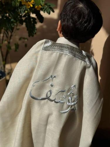 ثوب البشت لينن بتصميم حصري