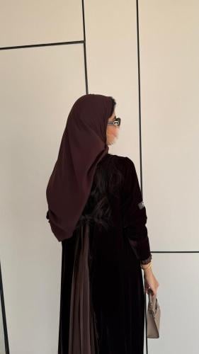 عباية شتوية مخمل بني