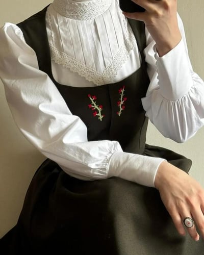 مريول مدرسي بتصميم أنيق