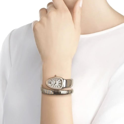 ساعة الثعبان العصرية