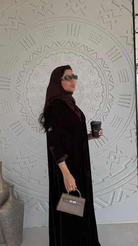 عباية شتوية مخمل بني