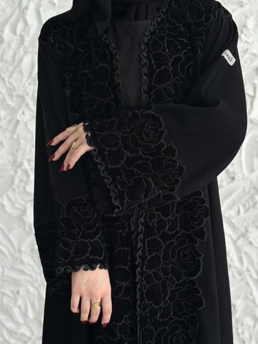 عبايه شتوية أنيقة