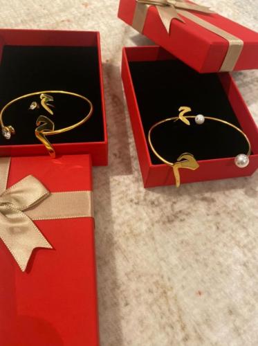 اسواره وخاتم بالحرف العربي