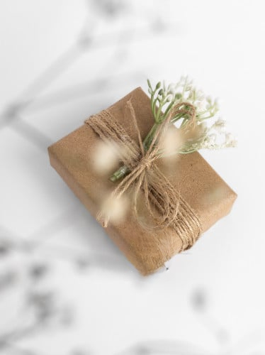 تغليف انيق مع امكانية اضافة باركود اغنية او عباره