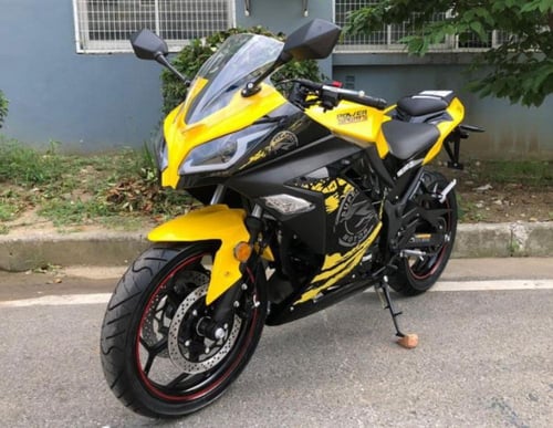 دراجة نارية 250CC موديل 2026 لون اصفر